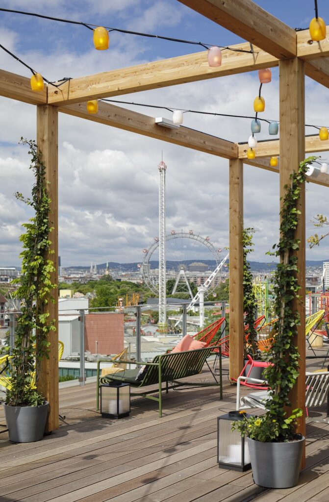 Living Kitchen Kindred Spirits Bar Rooftop Dining At Zoku Vienna