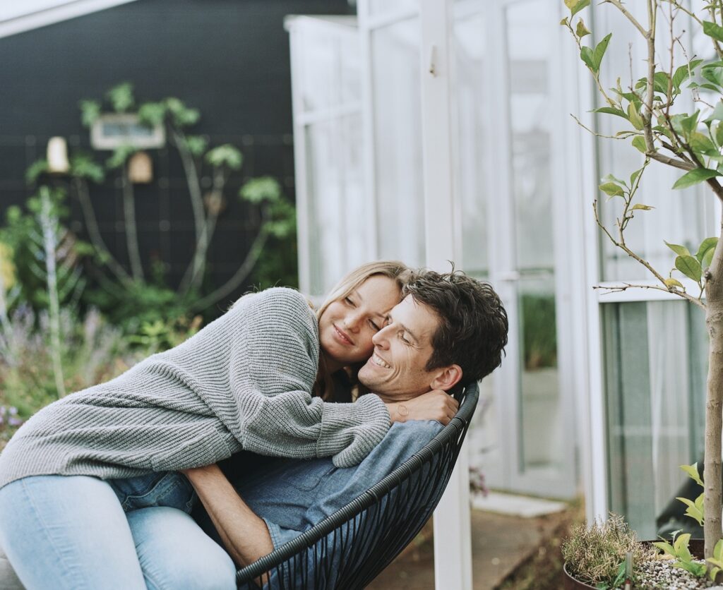zoku-amsterdam-terrace-green-terrace-couple