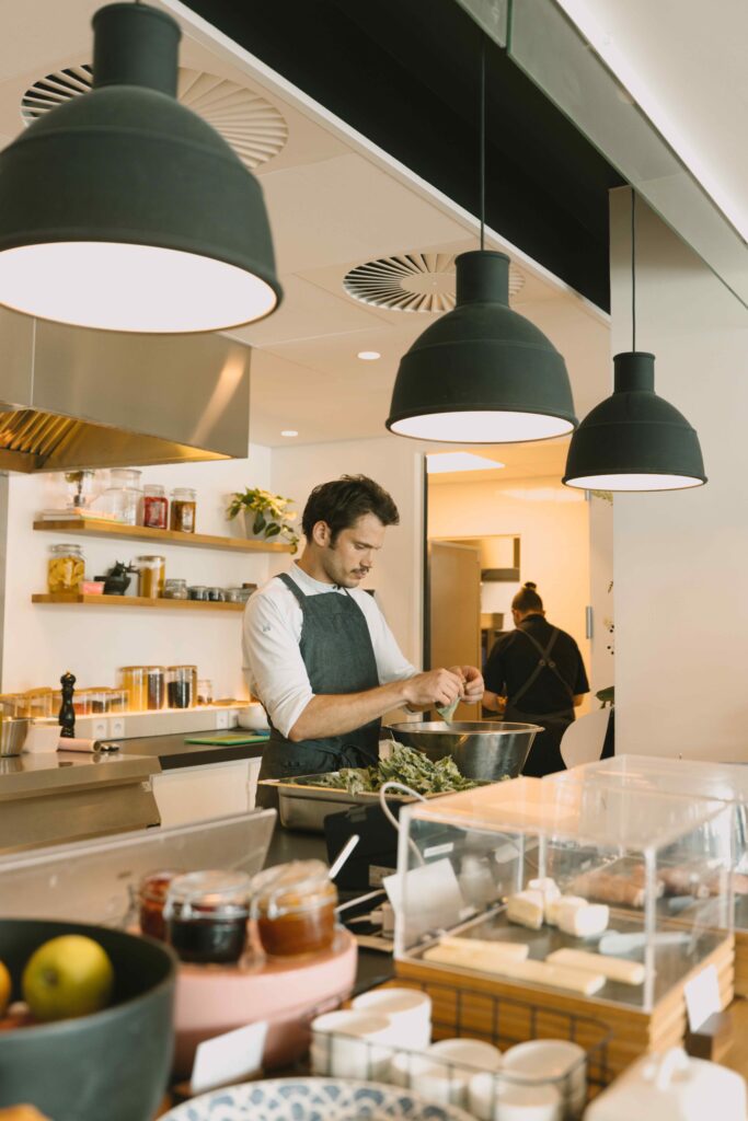 zokuparis-livingkitchenbreakfast-1