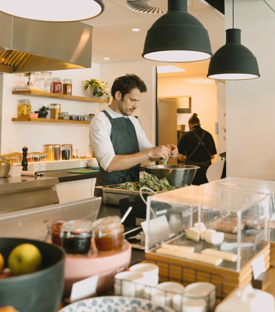 zokuparis-livingkitchenbreakfast-1