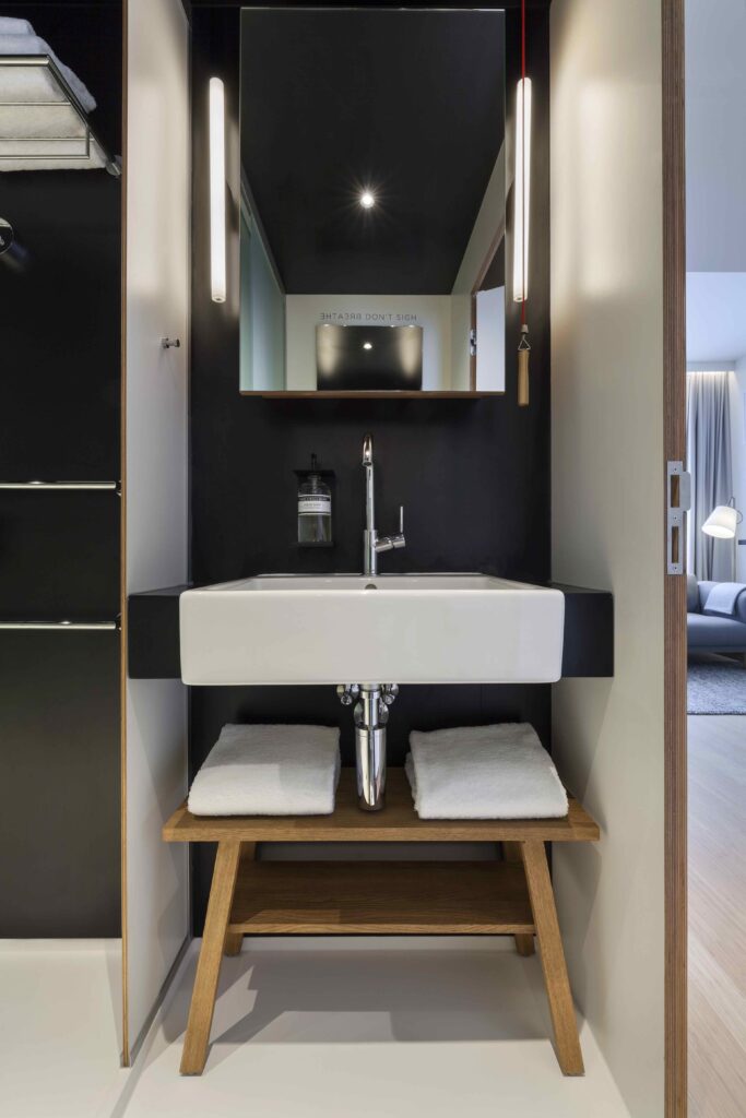 11 Zoku Loft XL bathroom