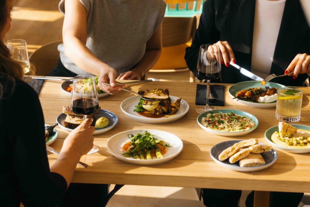 08 Zoku Amsterdam Living Kitchen Dinner (2)